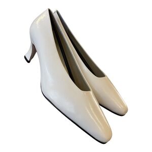 NIB 80s CALICO OFF WHITE CLASSIC SLEEK LEATHER ALMOND TOE 2" KITTEN HEELS SZ 9